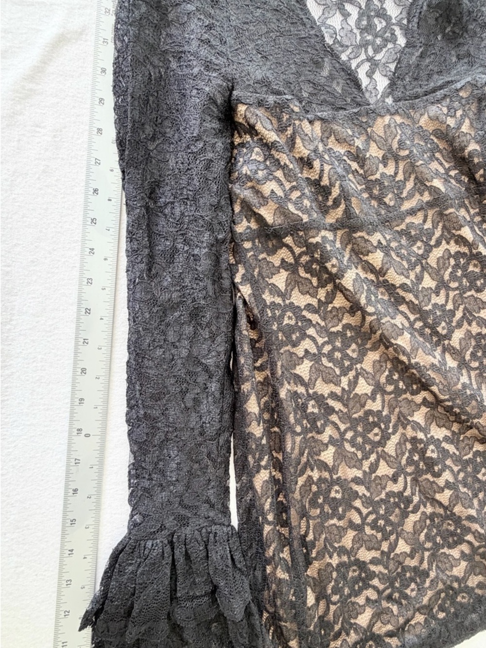 NWT Laundry by Shelli Segal Black Lace Bell Sleeve Mini Dress - Size 6 - Picture 9 of 16